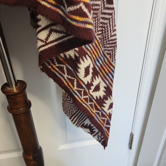 Xhilaration Burgundy and Cream Knit - Picture 4 of 14